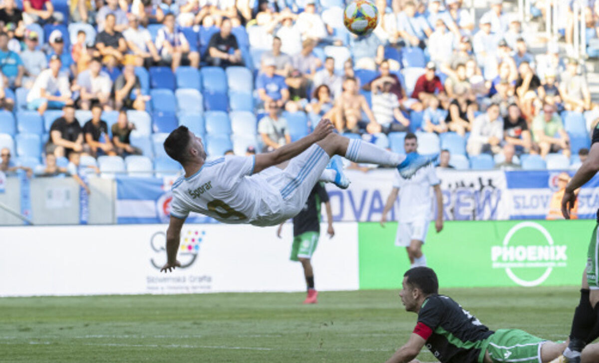 Sovány előnnyel érkezik a Pozsony Pristinába